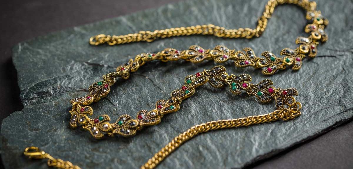 Necklace with gold granulation and gemstones